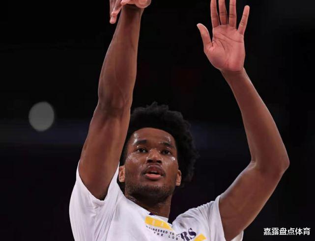 湖人隊|湖人生涯首秀，8分鐘8+3+2驚艷！湖人簽約獲成功，詹皇喜迎內(nèi)線幫手