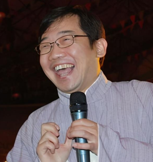 黄家驹|把“黄家驹”读成黄家狗，他还自以为“幽默”，不曾想是自毁前程