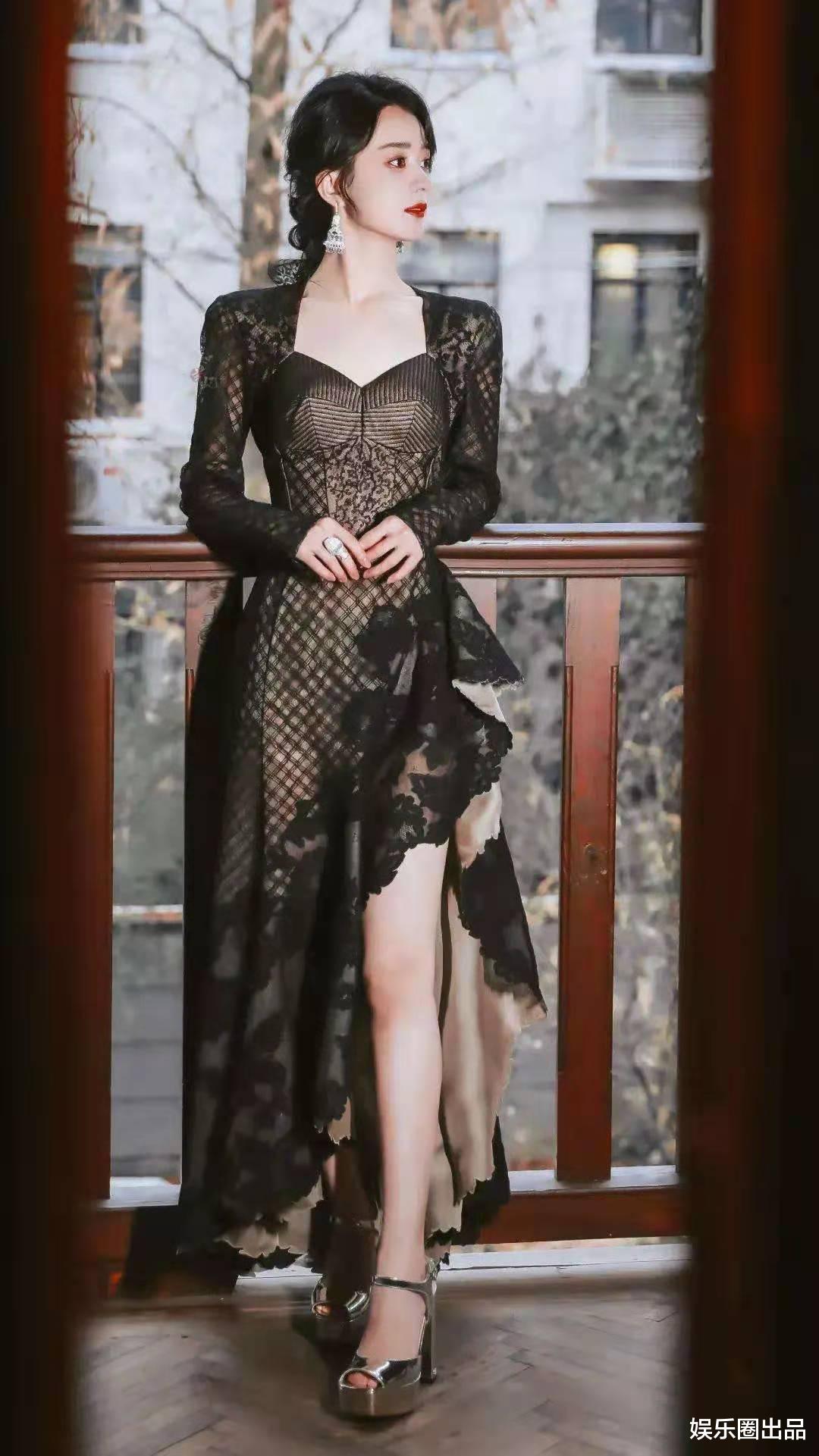 赵丽颖|赵丽颖台下生图火了,体型变化引起热议,网友:更丰腴了