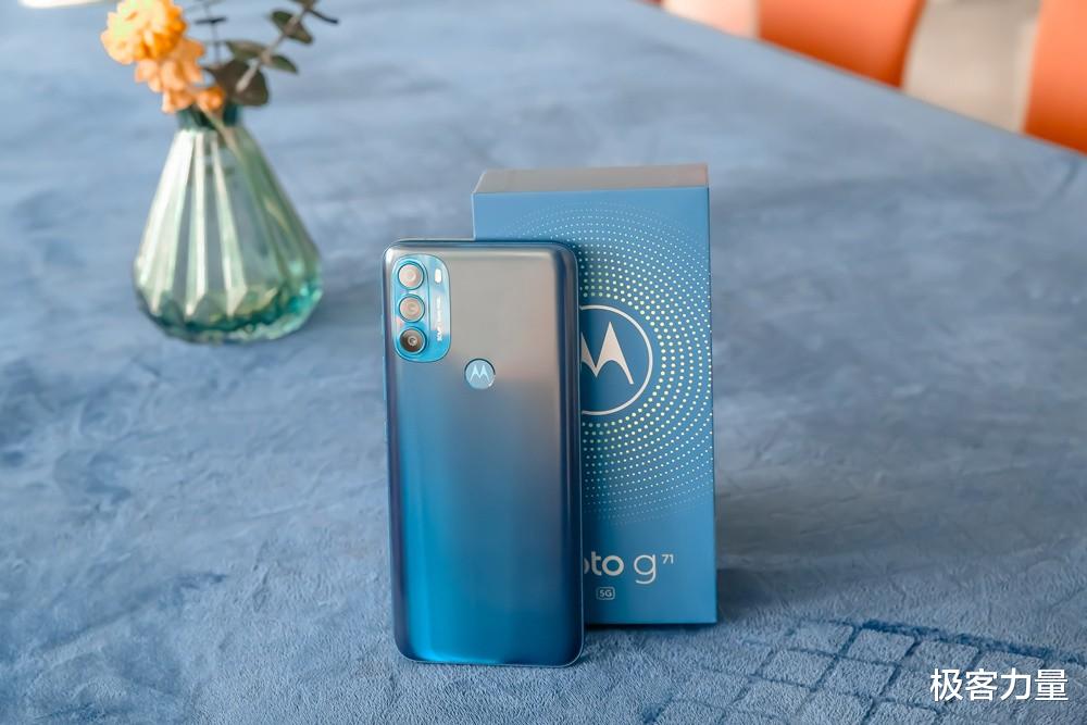 摩托羅拉|繼承摩托精良品質，1699元新機主打全能均衡，Moto G71首發評測