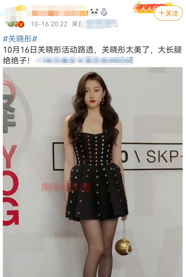 关晓彤|24岁关晓彤生图惊艳！穿黑丝秀长腿曲线婀娜，一抹红唇气质冷艳