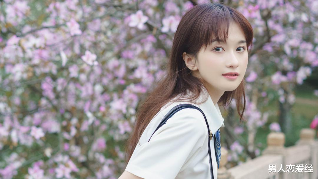 男人恋爱经 女人11种肢体语言 暴露了她内心最真实的想法