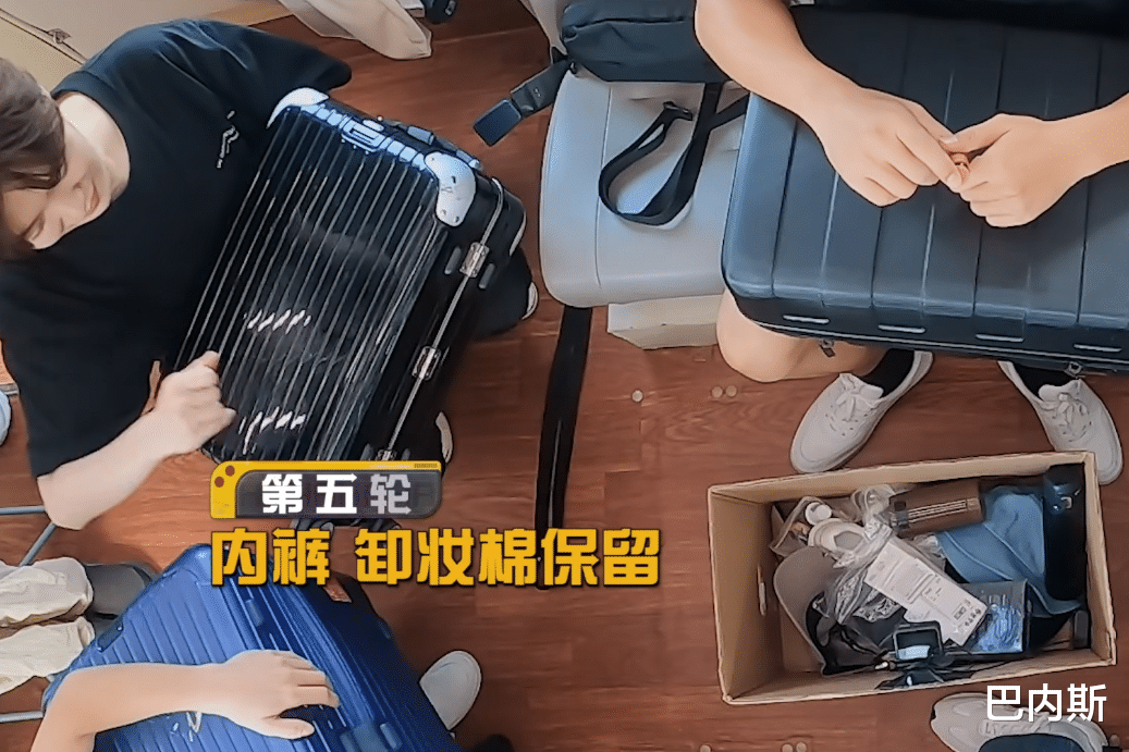 刘昊然|五哈:明明将手机扔出窗外,可刘昊然低头时却又出现,糊弄观众呢