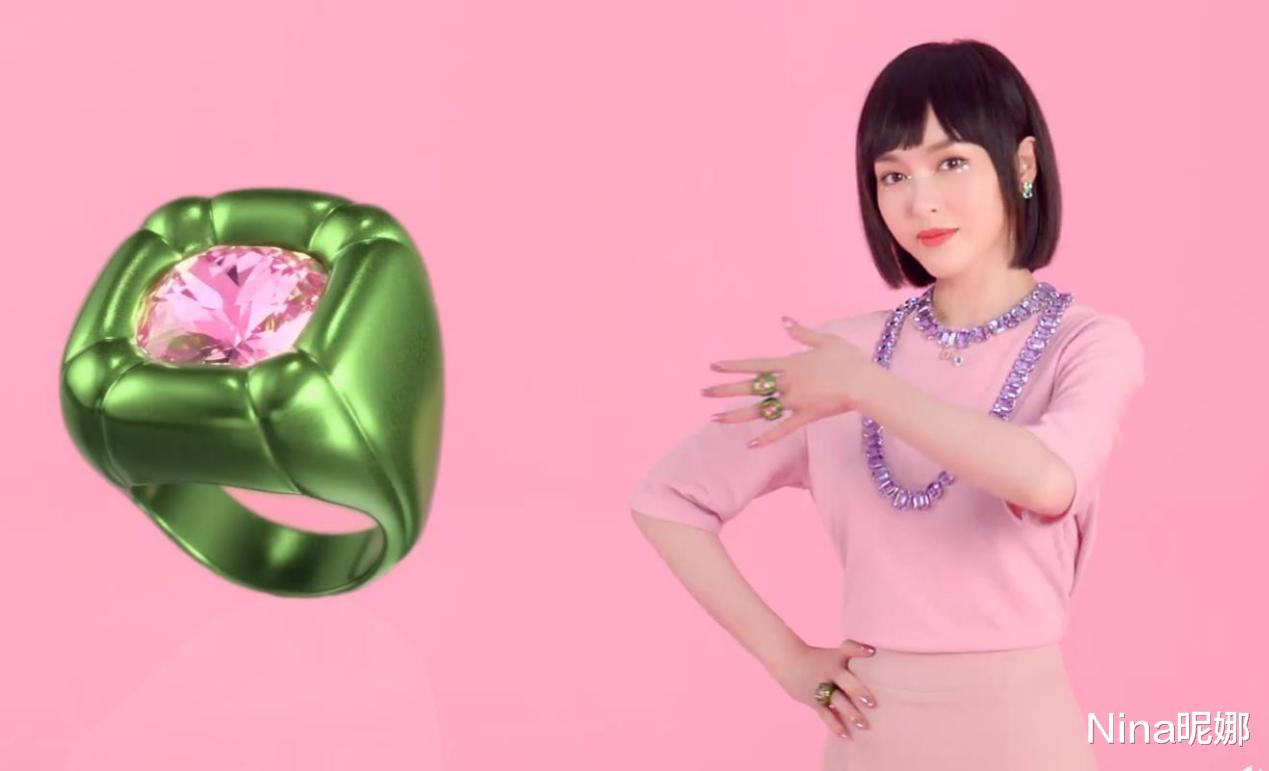唐嫣|唐嫣罕见剪短发大变样！穿爱豆装变东方版奥黛丽赫本，女团风抢镜
