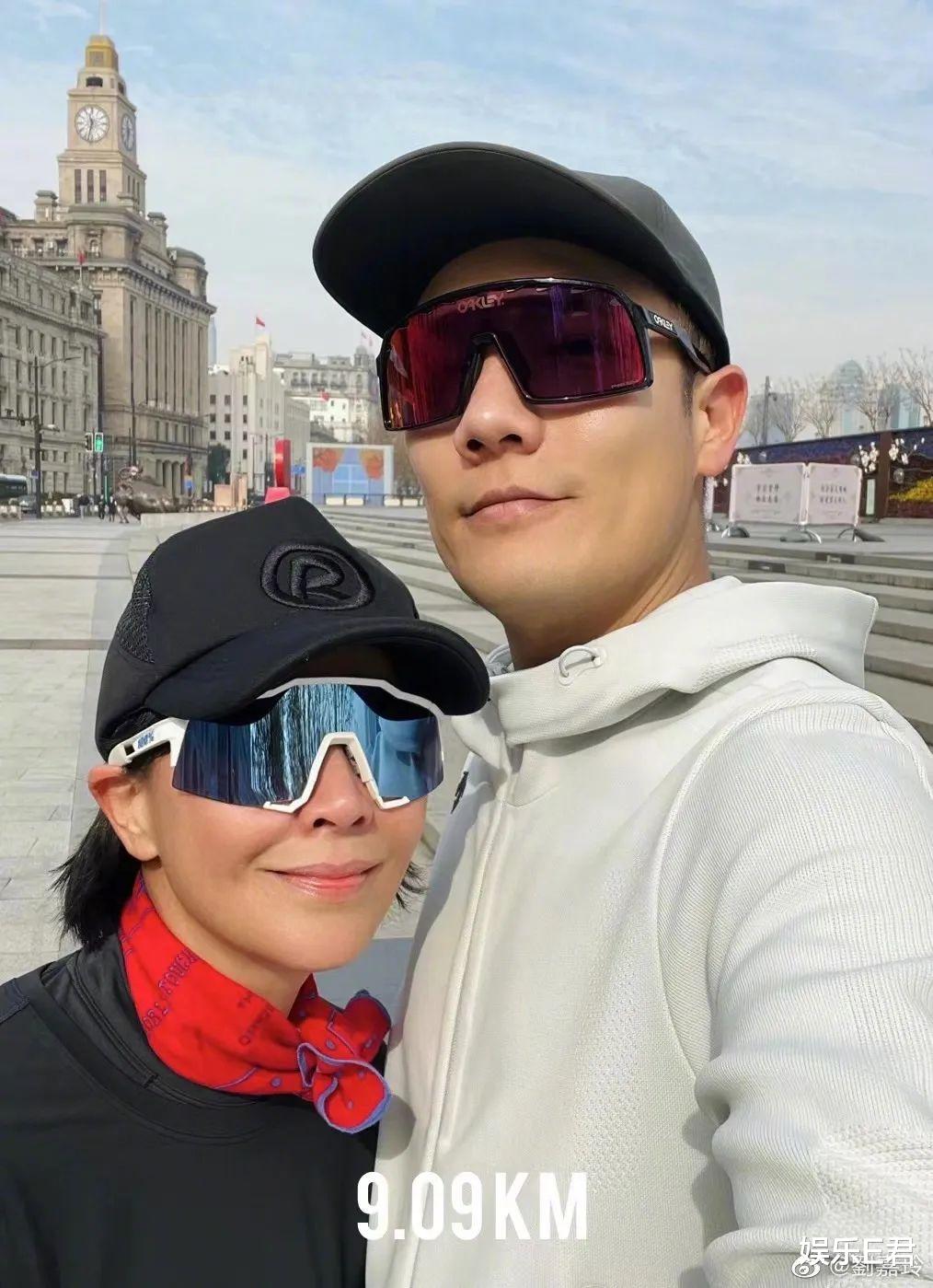 陈红|梁朝伟平安夜晒圣诞树，意外曝光上海古典别墅?，由刘嘉玲斥资亿元购入