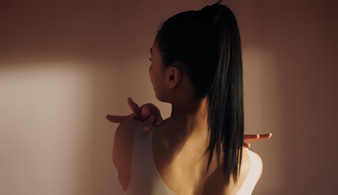 欧阳娜娜|欧阳娜娜拍内衣广告引热议，被批缺乏责任感，粉丝表示理解！