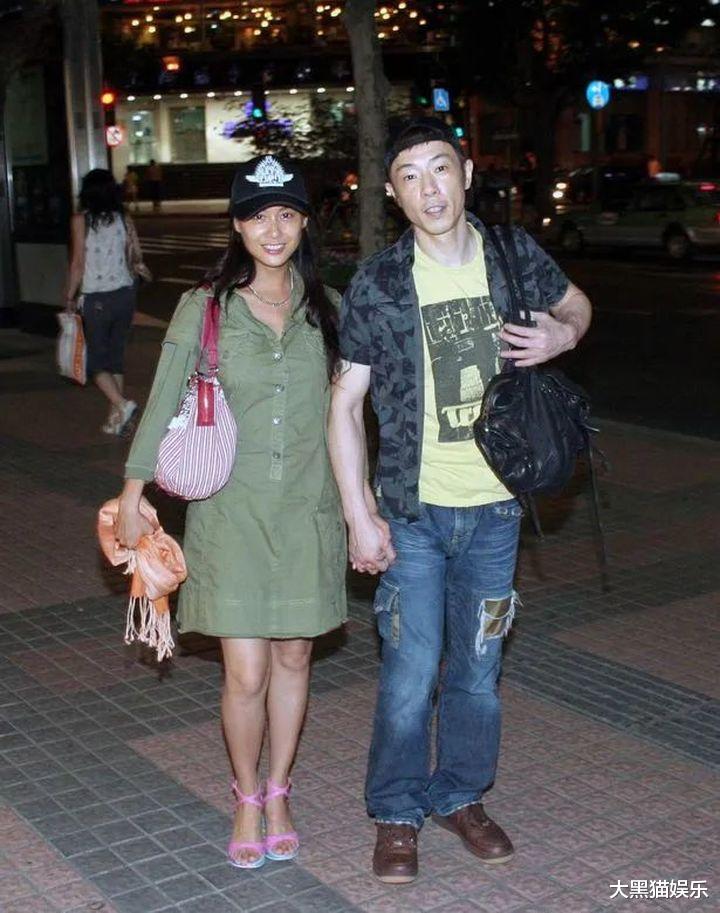 朱茵|朱茵：下嫁黄贯中，坚持5年无性婚姻，她的故事远比你想得更精彩