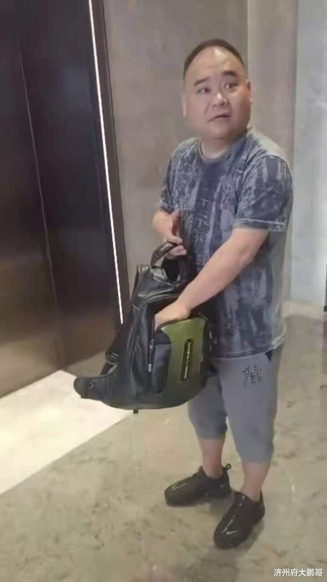 侯震|网传侯震不搭理人：德云社的他，跳出三界外，不在五行中