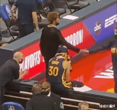 维金斯|天壤之别！打湖人像个战神，打灰熊像是在养生，维金斯真的就没好胜心吗