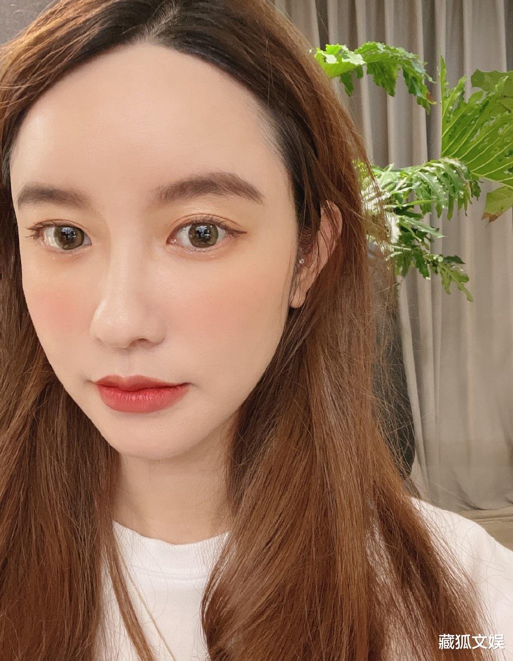 防弹少年团|阔太董花花近照曝光，打扮利落宛如少女，张大奕发际线高昂太尴尬