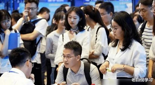 新华保险|一个农村男孩读完985博士，找工作时并没有很顺利，网友: 正常