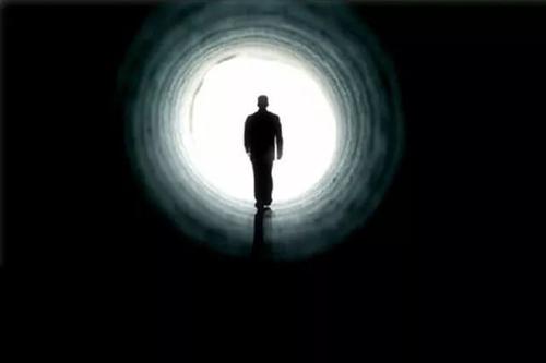 菜菜叶|濒死经验是真的吗？彼此之间有种诡异的相似性