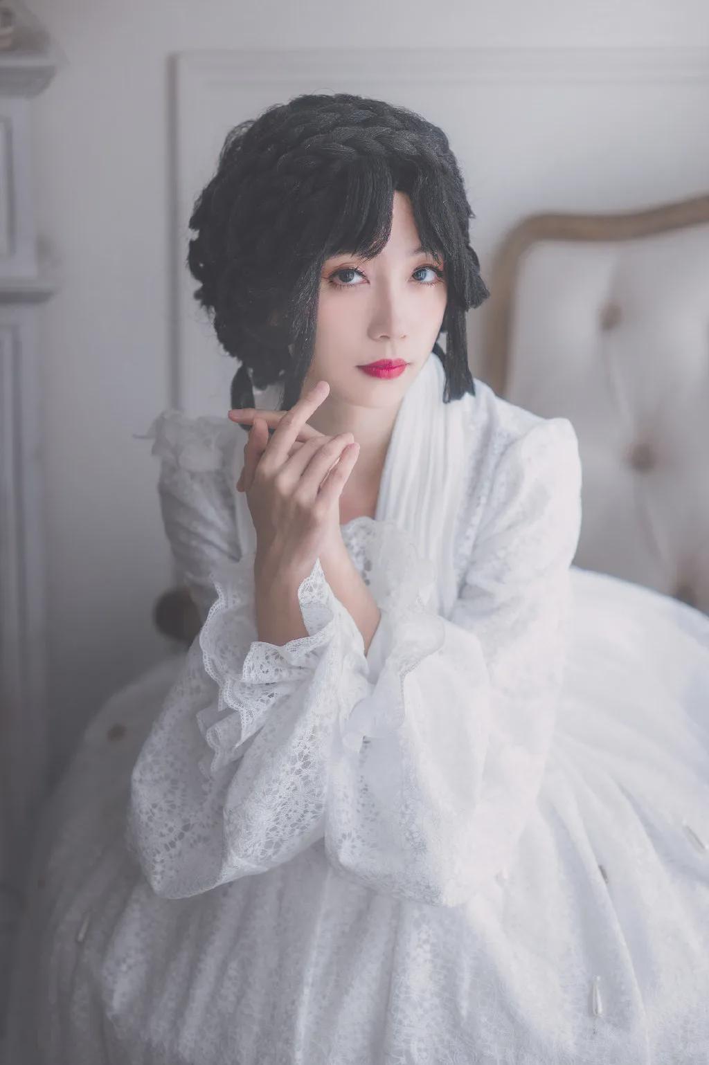 lolita|Lolita：世人说她孤傲高冷，但总有人能一眼看穿她深藏的温柔