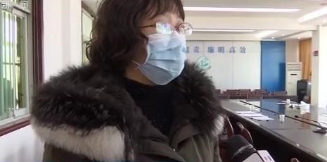 黄冈|“一问三不知”的皮草唐主任，原来出身名校，众人感叹：太丢人