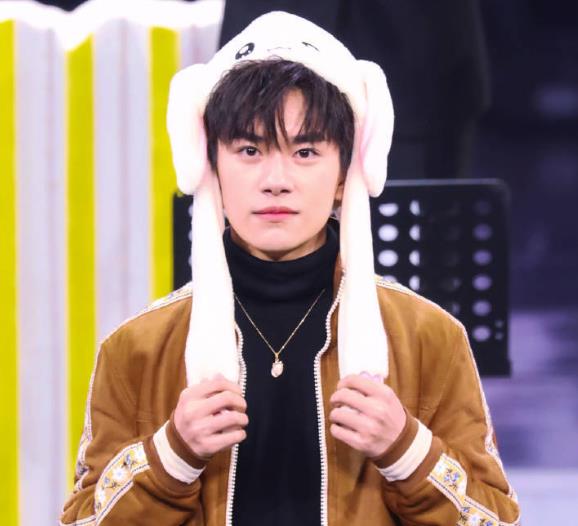 易烊千玺|《快本》改版后，流量不邀请，分量靠本事，网友：易烊千玺成赢家