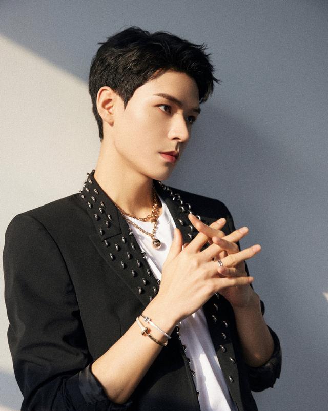 吴宣仪|爆料：张小斐，龚俊，李现，杨幂，郑爽，鞠婧祎，金晨，吴宣仪