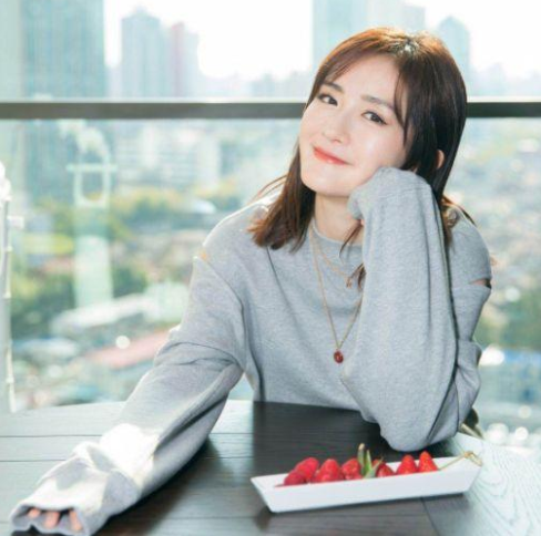 闫妮|谢娜只做一期央视主持人就被换掉,发生了什么?央视给出12字评价