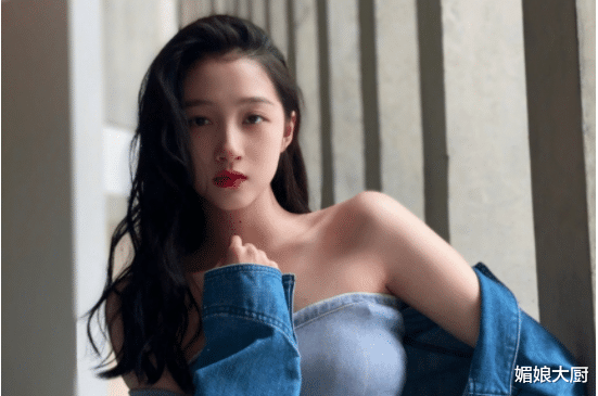 鹿晗|鹿晗关晓彤疑似早已分手，网友：娱乐圈又添一对“合约情侣”？