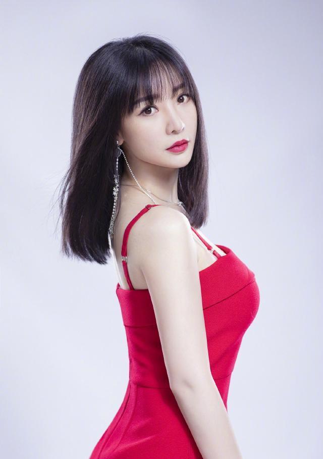 柳岩|母亲曾患乳腺癌,柳岩担忧之下拍《男人装》,只为留下完整的自己