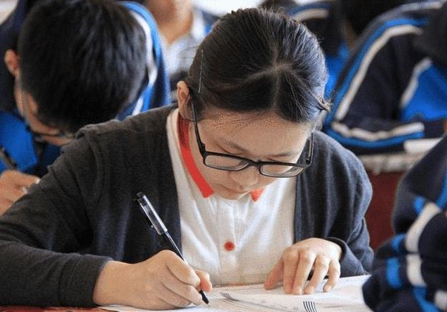 安妈育儿日|家长群“狂飙”外语,群内气氛尴尬至极,老师:家长们辛苦了