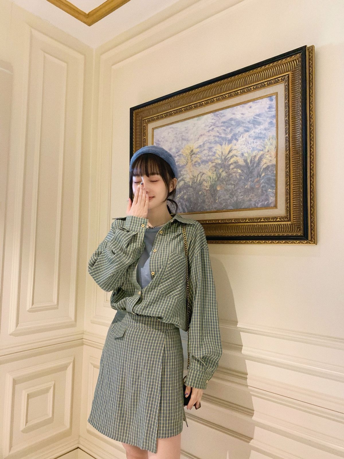 大表姐的时尚圈|李小璐真了解自己,下身“玩失踪”穿法很适合她,不过网红风太浓