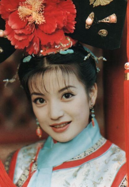 赵薇|赵薇被全网封杀！3部待播剧投资10亿无法播出，丈夫黄有龙欠款3亿