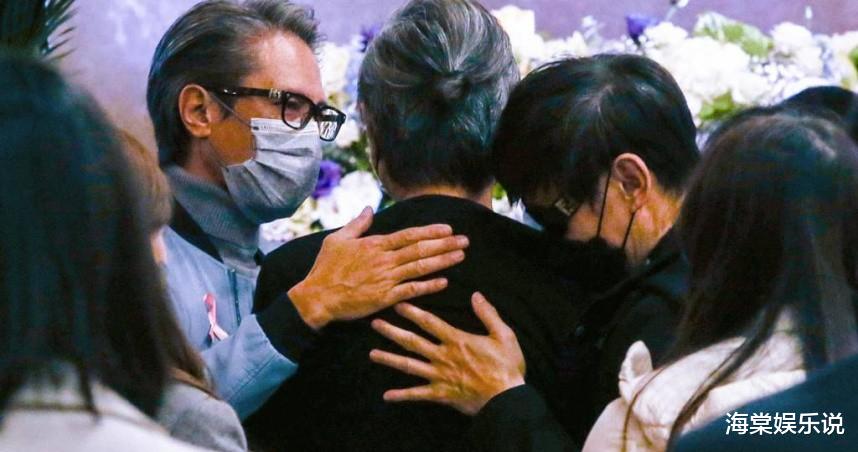 包小柏|包小柏为女儿办葬礼，白发苍苍一夜衰老，白发人送黑发人太心痛！