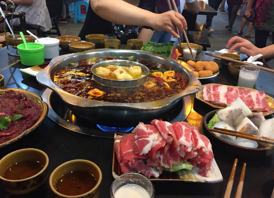 熊猫医学社|32岁男子，深夜脑梗离世，医生提醒：1种食物吃太多，血液会粘如粥