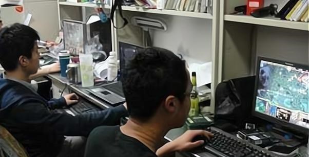 大学生|新型啃老悄然兴起，很多父母没有察觉，还在鼓励子女要坚持