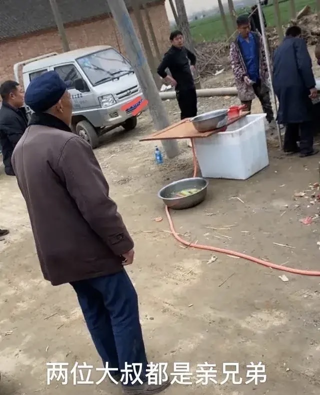 蒋延军 河南太康: 弟弟的孙子满月办酒席，因占哥哥的地，被掀翻桌子