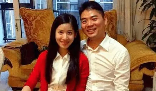 章泽天|刘强东隐藏了15年的前妻，原来是我们熟悉的她，难怪要娶奶茶妹妹