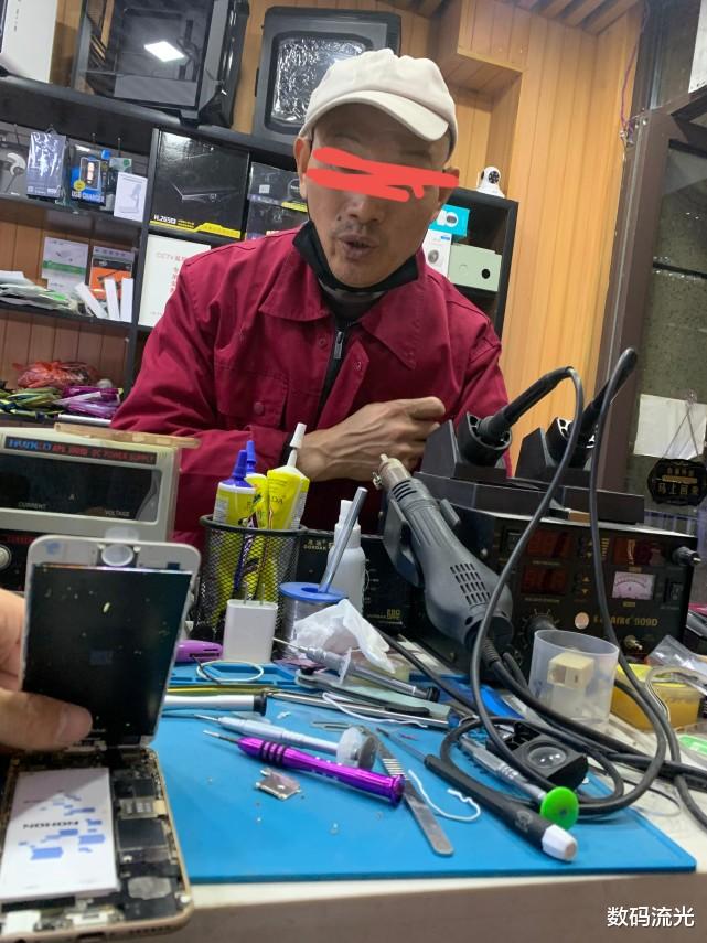 给保洁大叔修手机，我本想做一件好事，结果碰上了“白眼狼”！