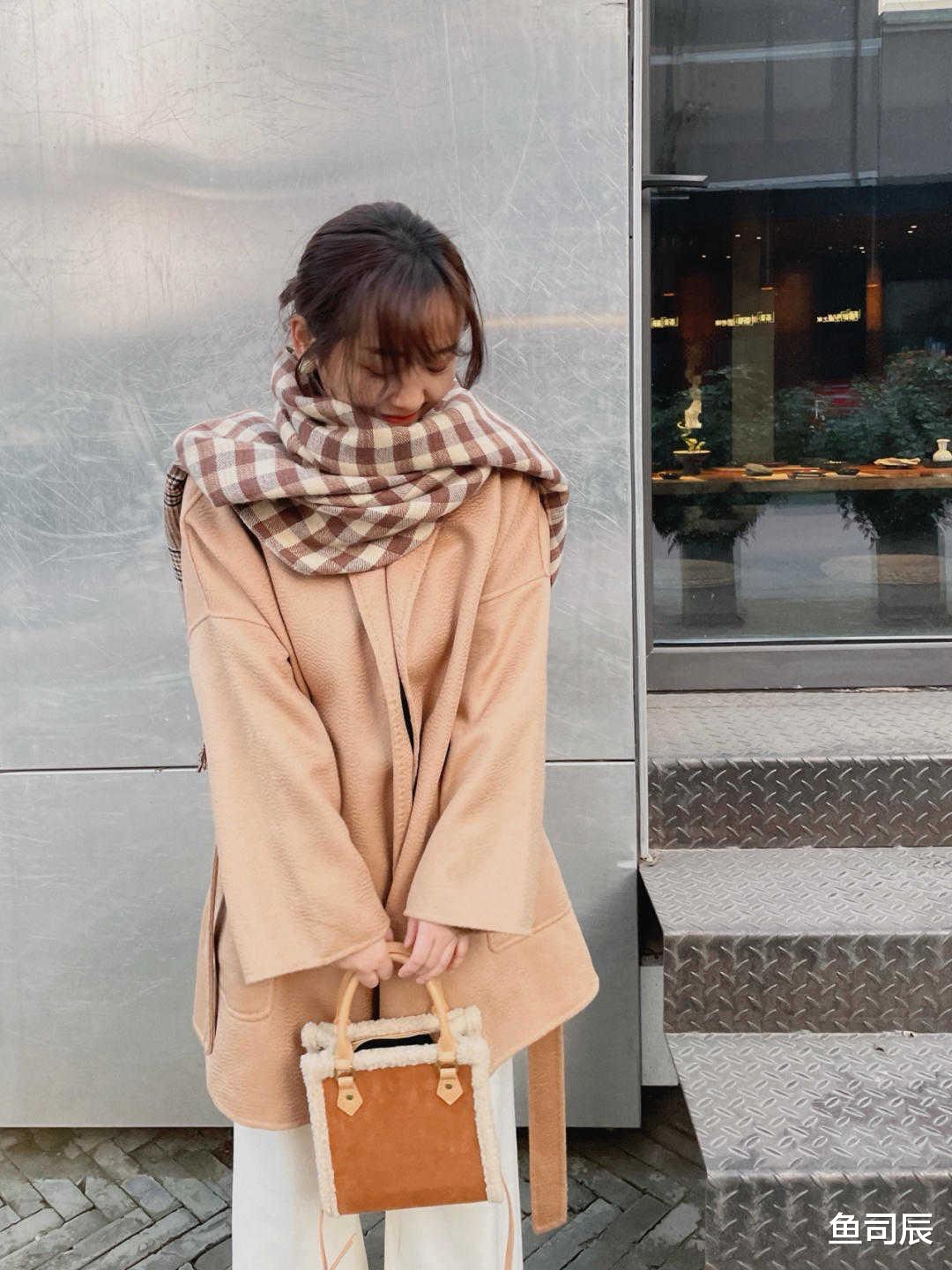 鱼司辰 30+的女人常备这几条裤子，搭配上针织开衫或者毛衣，百搭又高级