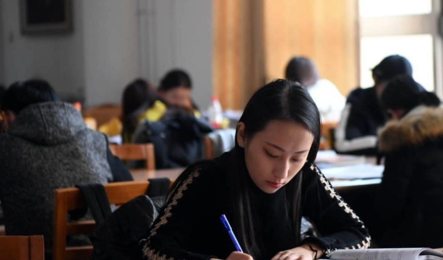 求职|2021乡镇公务员扩招，推出“三不限”报考条件，应往届生均有望获编
