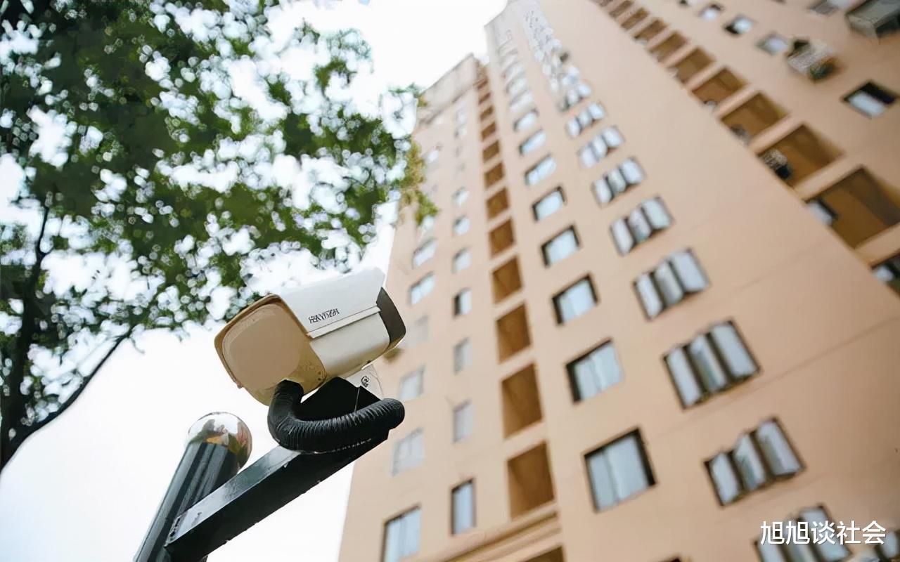 高空抛豆腐砸中孩子,被砸孩子被吓丢魂,网友:报警,严查凶手!