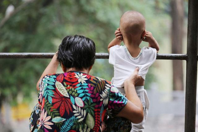 哑铃妈妈|47岁高龄产妇固执地要生男孩，最后儿子是有了，但家庭却破裂了