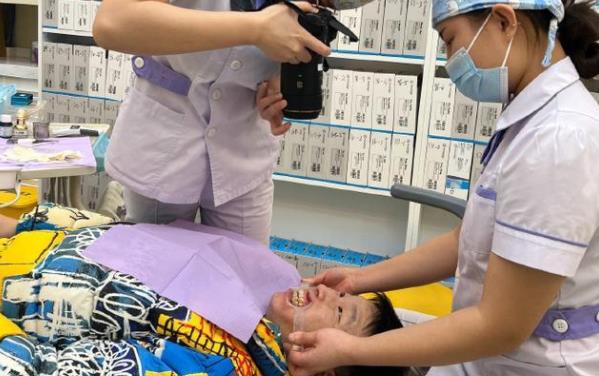 魏秋桦|德云社烧饼发文,晒“社死”照,网友:没有人会知道