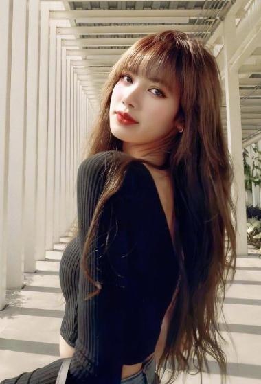 lisa|Lisa的漫画腿被上帝吻过？穿上无痕裤后，不愧是“人间芭比”