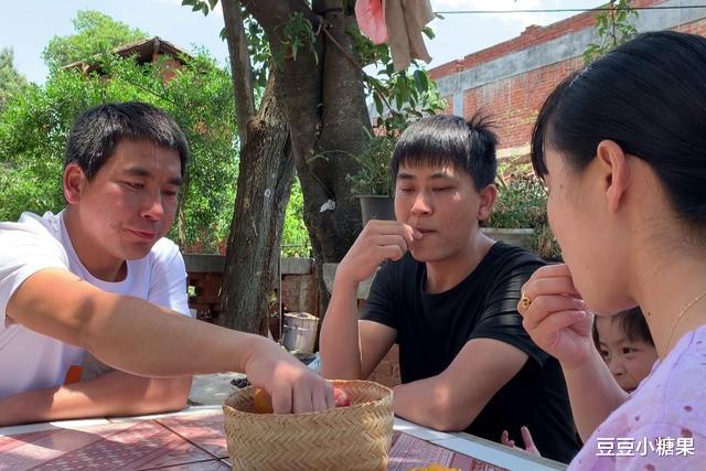 豆豆小糖果|凤凰男为家付出10年后，侄子要出生，嫂子索要5万元月子中心费用