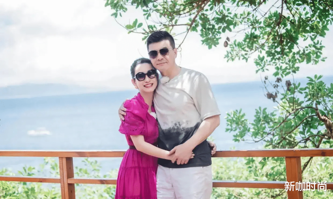 新咖时尚|?遇到玫红色不要怕，学秦海璐这么搭配，摆脱土味做个优雅女人