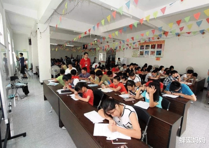 蜂蜜妈妈|北京学生能补课？官方公布152家培训机构“白名单”，上课时间有变
