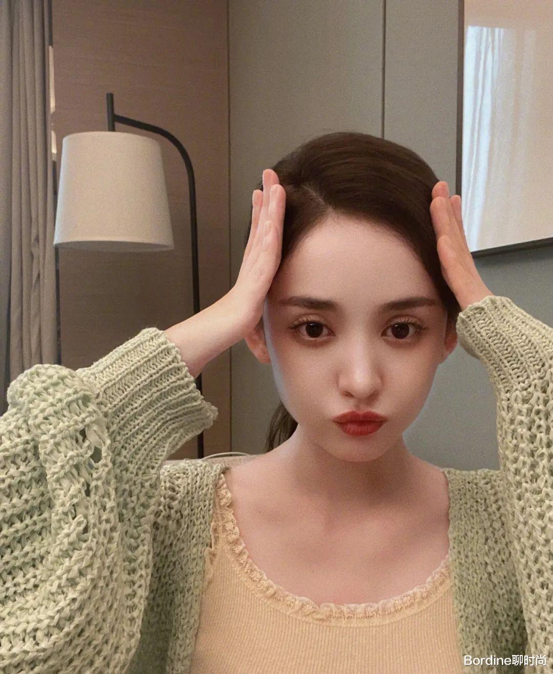 Bordine聊时尚|夏季也要穿毛衣，娜扎的绿色，赵丽颖的紫色，淡雅清新更时髦