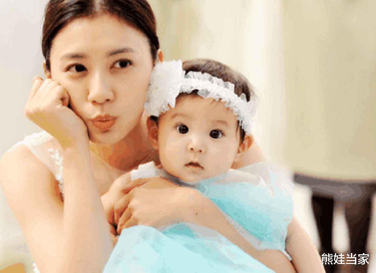 熊娃当家 “最美女婴”出生即巅峰,超高颜值获网友称赞,护士:天使下凡