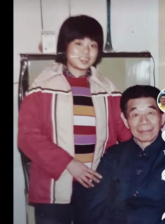 许敏|许敏少女时期彩照曝光,旁边坐着跟郭威神似的老人,他身份不简单