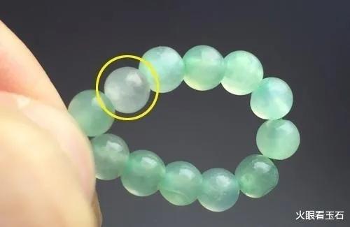 翡翠|8万买的翡翠项链，戴两个月竟褪色了，这类化妆造假术骗了很多人