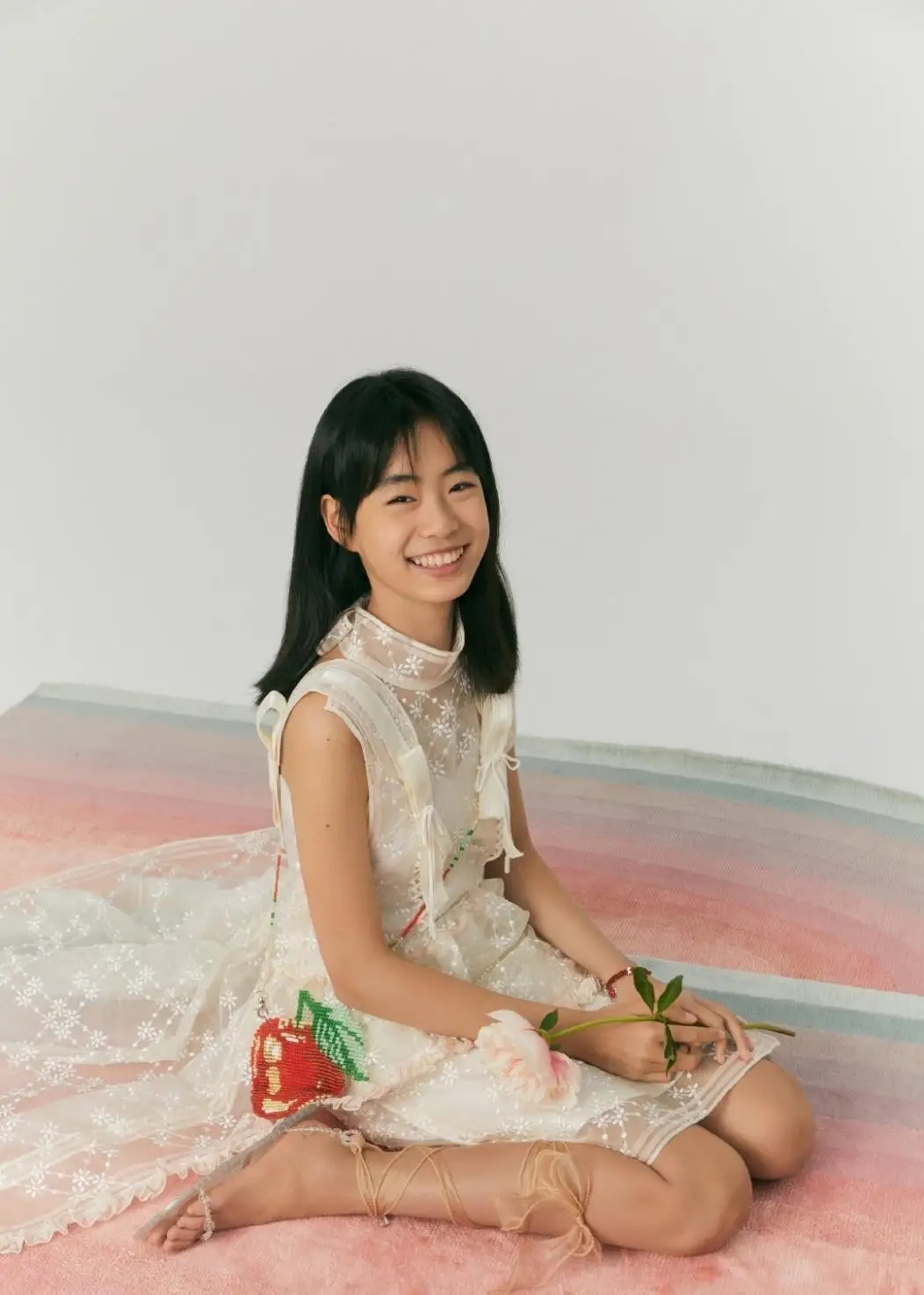 全球时尚号|佟大为女儿出“道”，只有13岁就开始拍时尚大片，穿少女裙很可爱