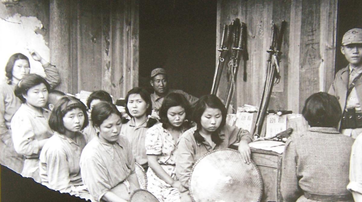 日本女性在二戰時為瞭激勵軍隊作戰，做法有多瘋狂？-圖4