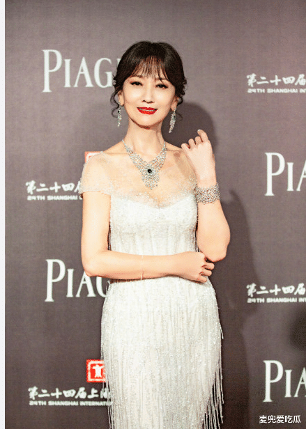 赵雅芝|赵雅芝生图再次翻车？面部凹陷脖子松弛，网友称看上去像80岁？