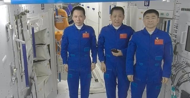 神舟十二号 神舟十二号返回地面，过程通信将中断4分钟，观众肾上腺素狂飙