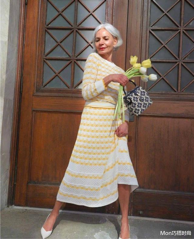 Mon巧搭时尚|年过50的女人，穿衣打扮别作妖，只要做到：不装嫩也不显老就好看